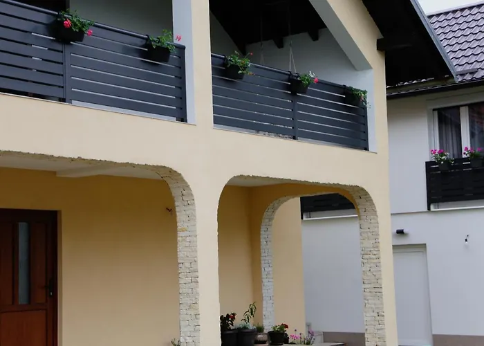 Flora Studio Apartments